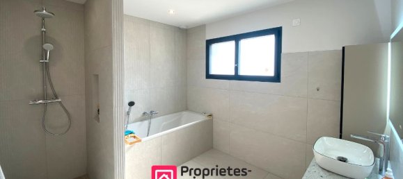 3 bedrooms House in Eure, France No. 360198 12