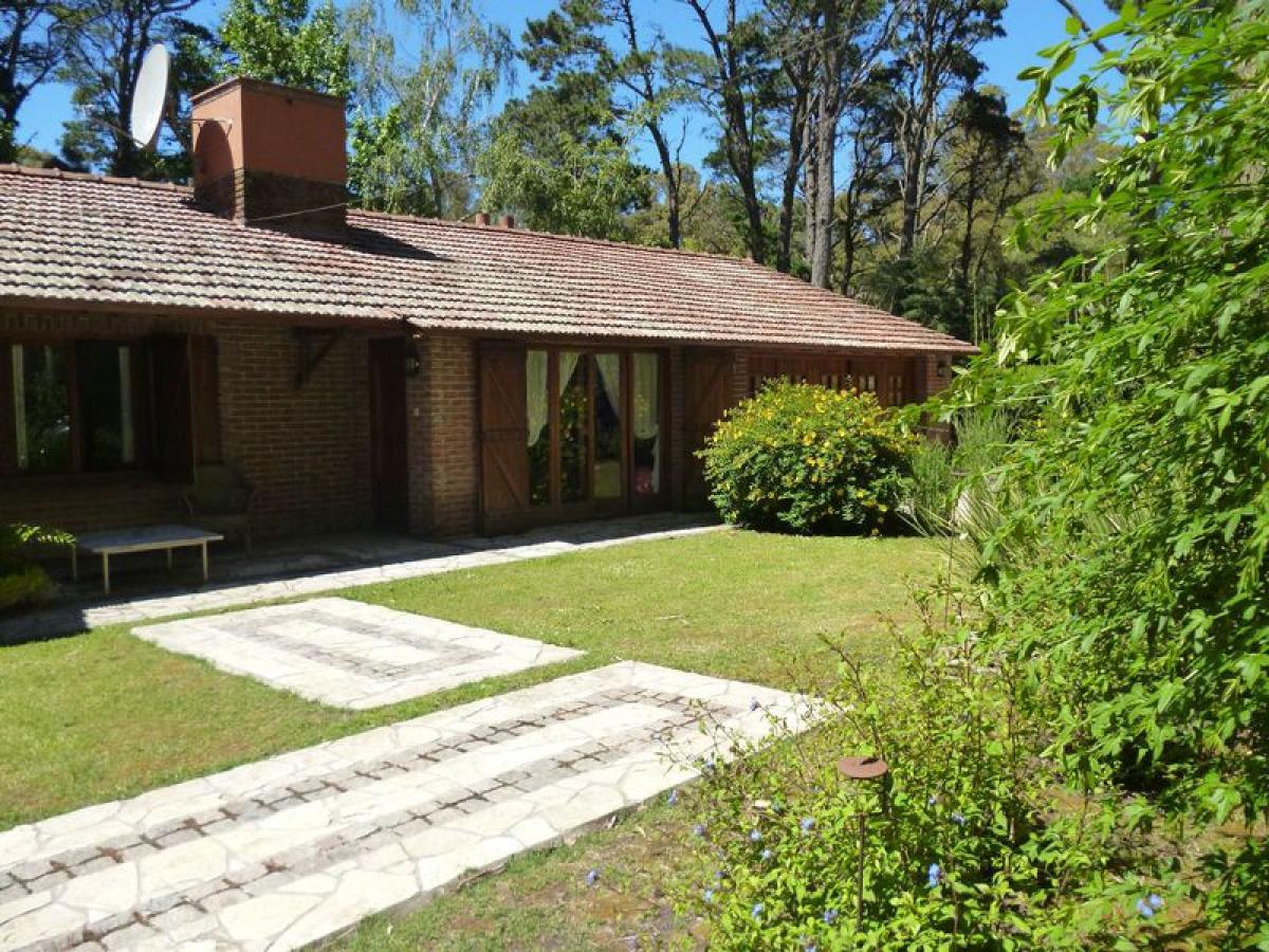 Casa de 3 dormitorios en Mar del Plata, Argentina No. 97992