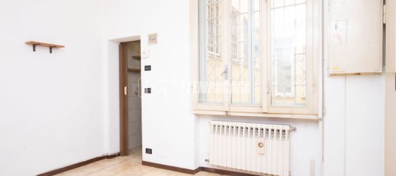 2 rooms Apartment in Bologna, Italy No. 26606 4