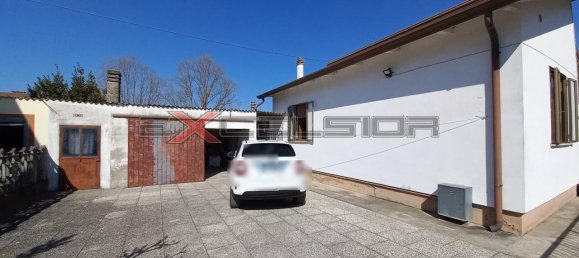 3 rooms House in Cavarzere, Italy No. 233185 9