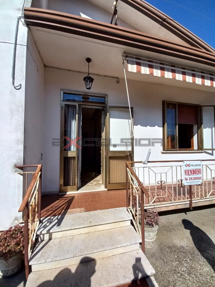 3 rooms House in Cavarzere, Italy No. 233185