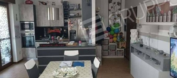 2 Schlafzimmer Wohnung in Legnano, Italy, Nr. 372615 3