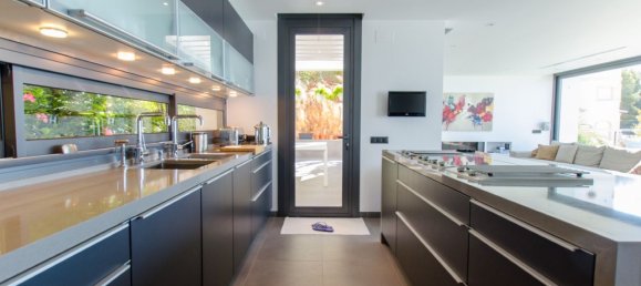 6 bedrooms Villa in Zona Altea Hills, Spain No. 4358 10