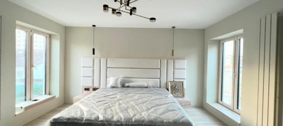 5 bedrooms Villa in Alameda, Spain No. 177907 7