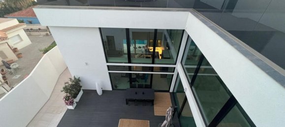 5 bedrooms Villa in Alameda, Spain No. 177907 3