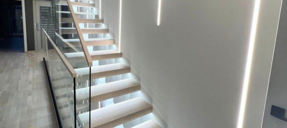 5 bedrooms Villa in Alameda, Spain No. 177907 13