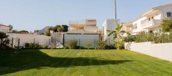 5 bedrooms Villa in Alameda, Spain No. 177907 4