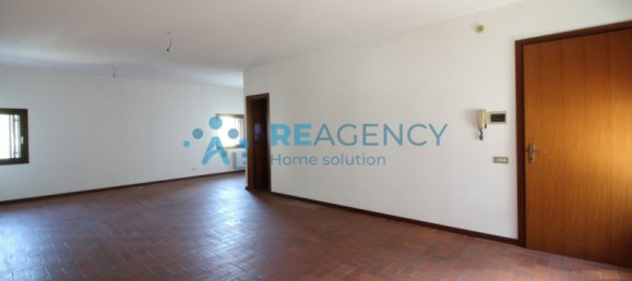 230m² Building in Thiene, Italy No. 311384 11