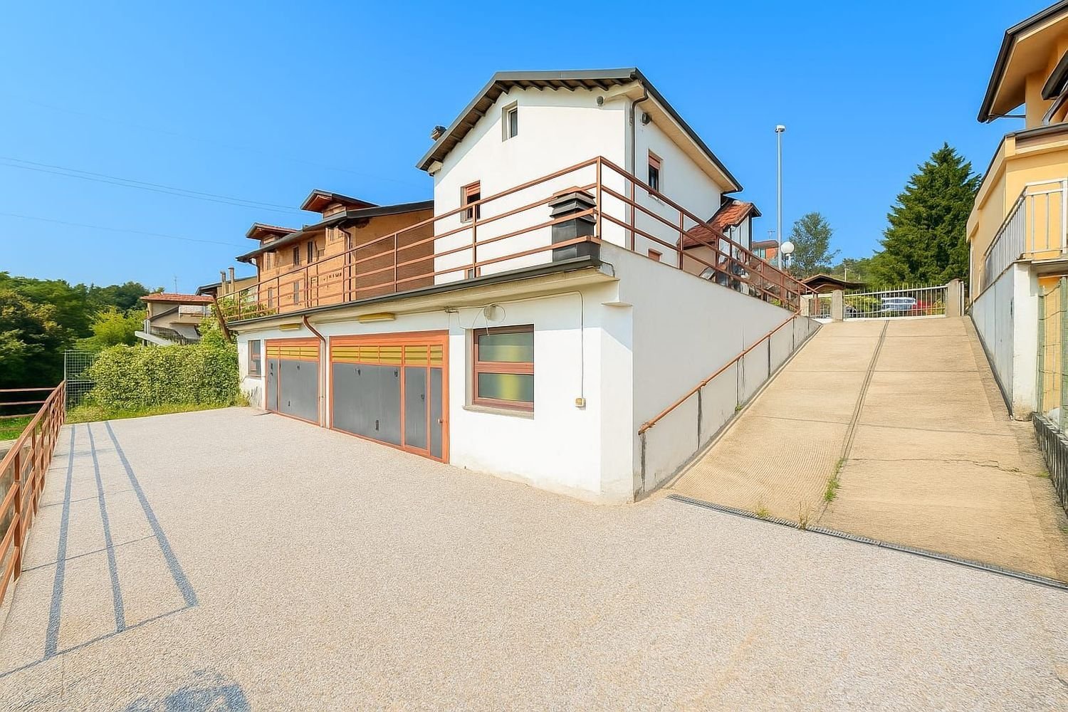 3 Schlafzimmer Wohnung in Cesano Maderno, Italy, Nr. 364337