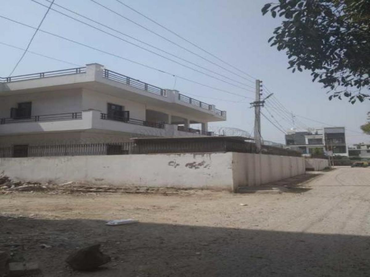  Land in Faridabad, India No. 32393