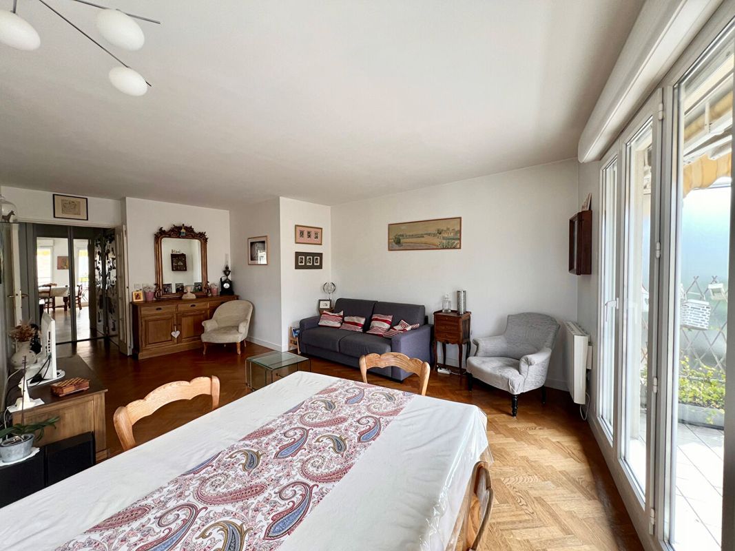 3 Schlafzimmer Wohnung in Bois-Colombes, France, Nr. 299596