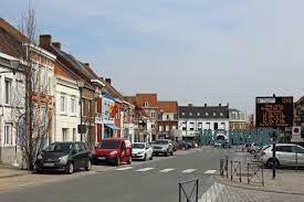 630m² Building in Steenvoorde, France No. 85529