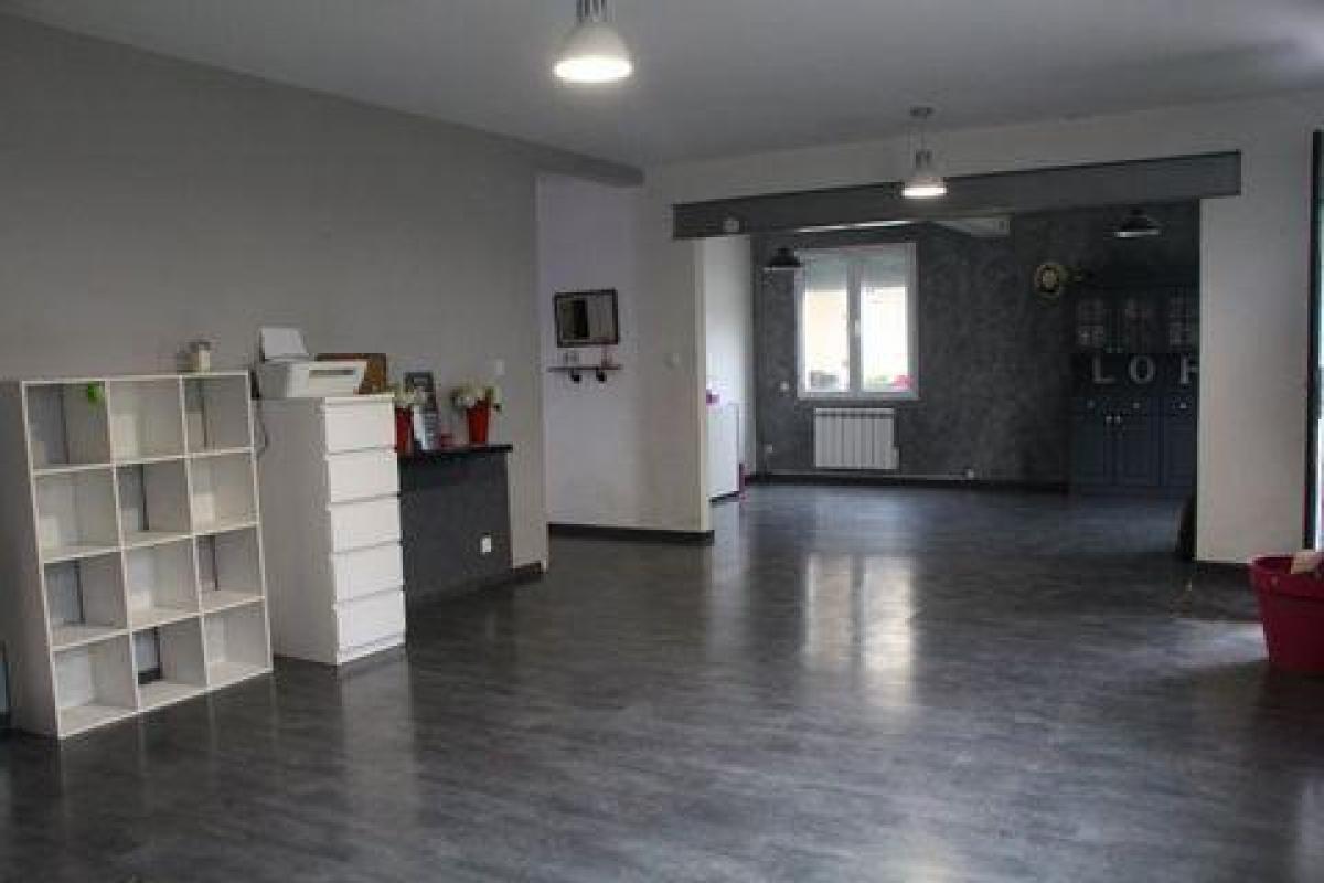 Casa de 4 dormitorios en Cognac, France No. 23556