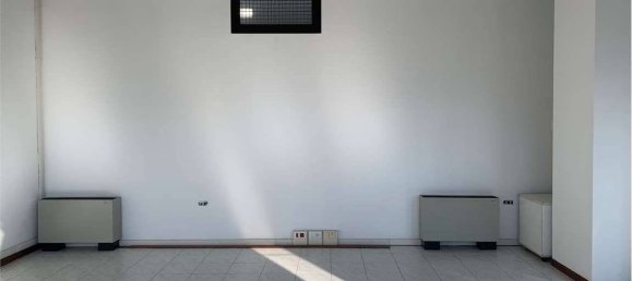 1 room Office in Reggio Emilia, Italy No. 134879 2