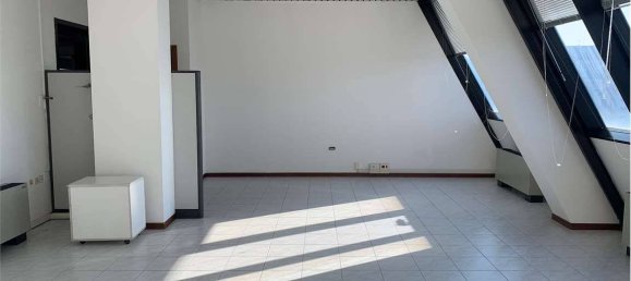 1 room Office in Reggio Emilia, Italy No. 134879 3
