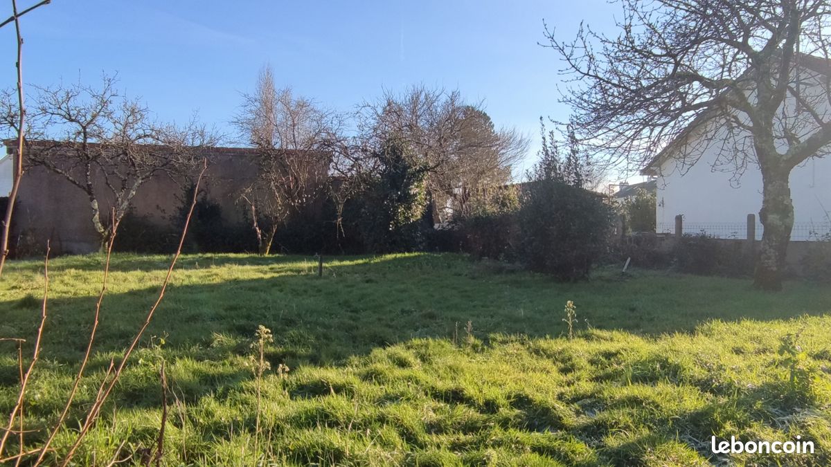 Terreno en Le Pellerin, France 184 m² No. 109840