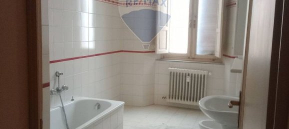 Квартира с 10 комнатами в Монтекатини Терме, Италия № 174528 16