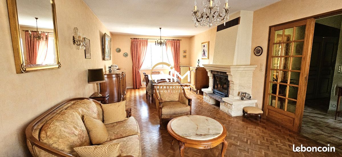 5 bedrooms House in Joue-les-Tours, France No. 231437