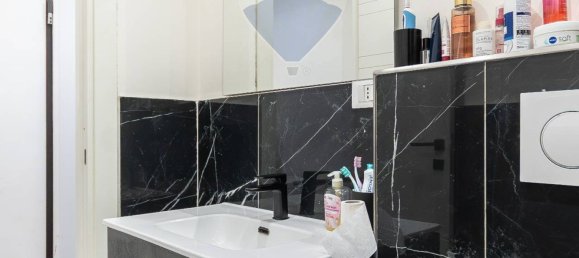 Квартира с 2 спальнями в Генуя, Италия № 348007 26