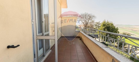 Casa de 5 habitaciónes en Morro d'Alba, Italy No. 9410 49