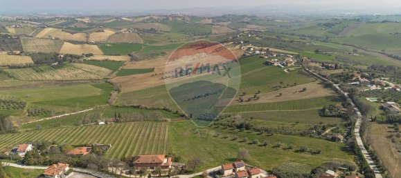 Casa de 5 habitaciónes en Morro d'Alba, Italy No. 9410 56