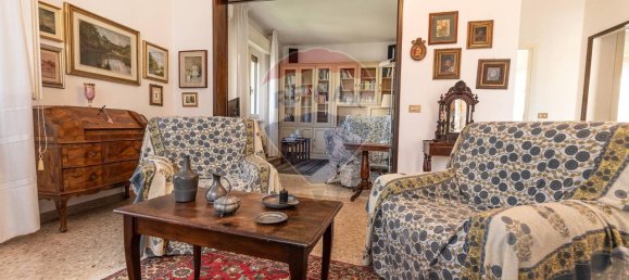 Casa de 5 habitaciónes en Morro d'Alba, Italy No. 9410 29