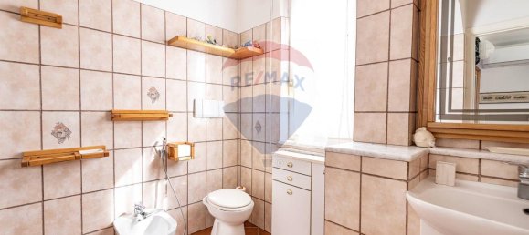 Casa de 5 habitaciónes en Morro d'Alba, Italy No. 9410 36