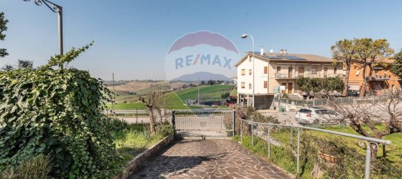 Casa de 5 habitaciónes en Morro d'Alba, Italy No. 9410 10