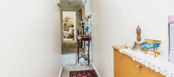 2 bedrooms Apartment in Purley, United Kingdom No. 8084 17