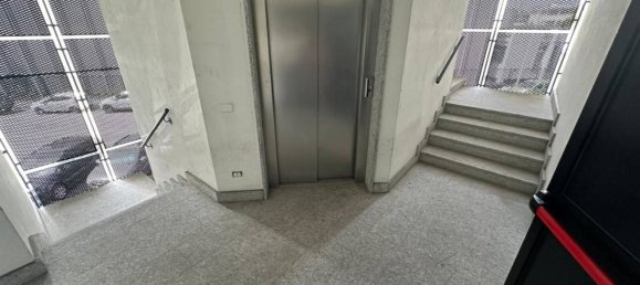 Здание с 4 комнатами в Корсико, Италия № 375022 11