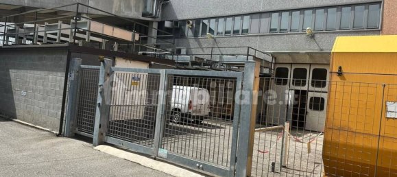 Здание с 4 комнатами в Корсико, Италия № 375022 43