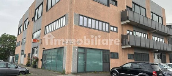 Здание с 4 комнатами в Корсико, Италия № 375022 50