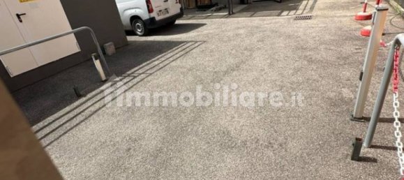 Здание с 4 комнатами в Корсико, Италия № 375022 40