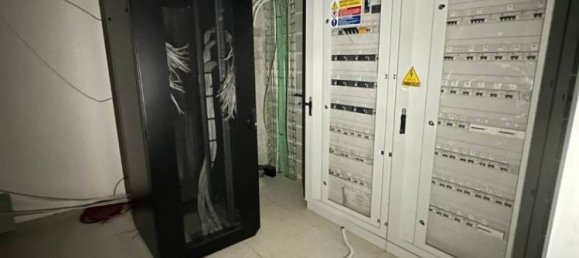 Здание с 4 комнатами в Корсико, Италия № 375022 34