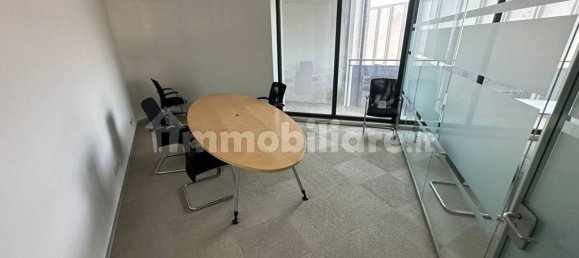 Здание с 4 комнатами в Корсико, Италия № 375022 20