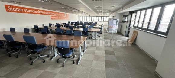 Здание с 4 комнатами в Корсико, Италия № 375022 3