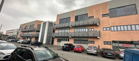 Здание с 4 комнатами в Корсико, Италия № 375022 46