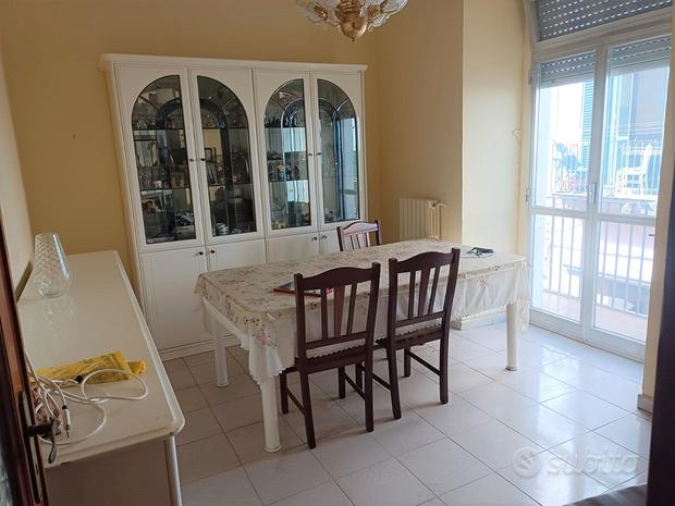 3غرفة عقار تجاري في Barletta, Italy رقم 292743