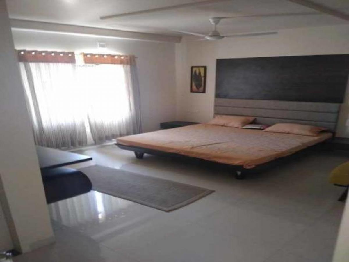 3 bedrooms House in Vadodara, India No. 2082