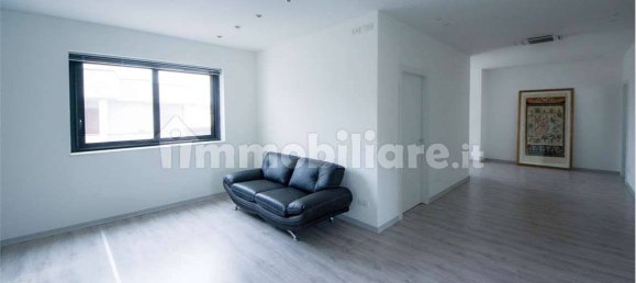 Escritório de 5 divisões em Albiate, Italy N.º 310956 25