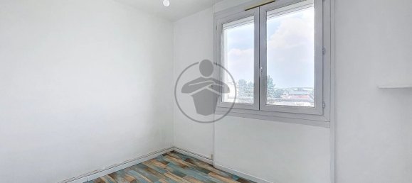 2 bedrooms Apartment in Saint-Quentin, France No. 262360 6