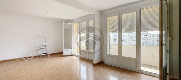 2 bedrooms Apartment in Saint-Quentin, France No. 262360 2