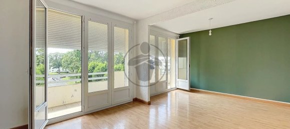 2 bedrooms Apartment in Saint-Quentin, France No. 262360 3