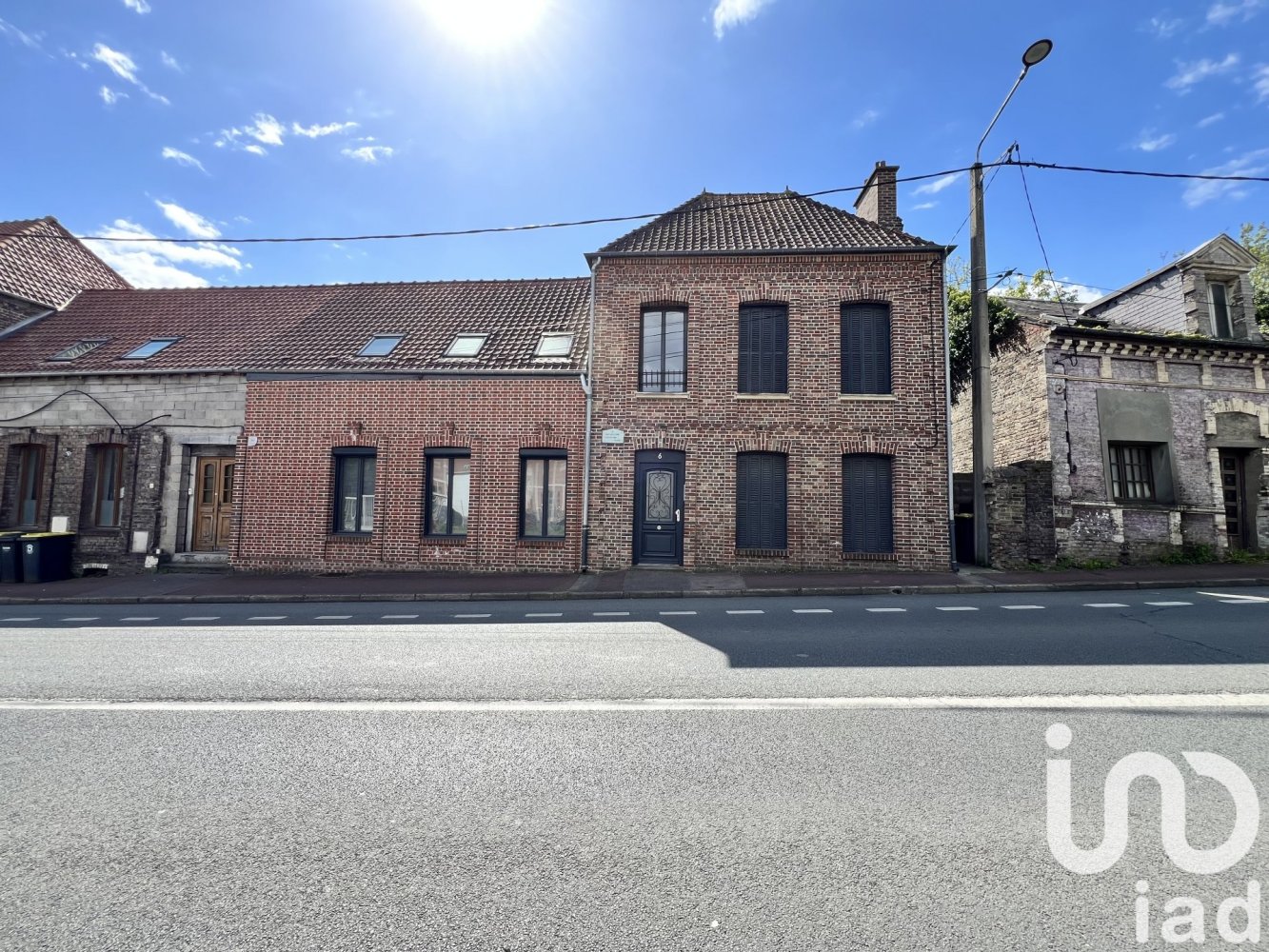 Gebäude in Flixecourt, France 180m², Nr. 74654