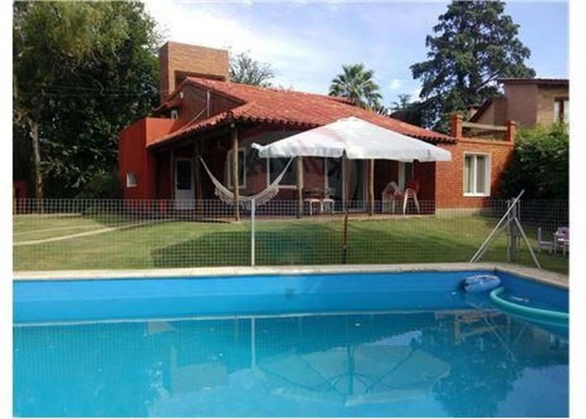 Casa de 3 dormitorios en Córdoba, Argentina No. 4000