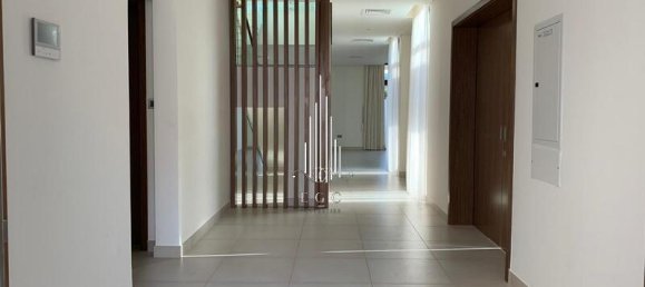 5 bedrooms Villa in Yas Island, UAE No. 44421 10