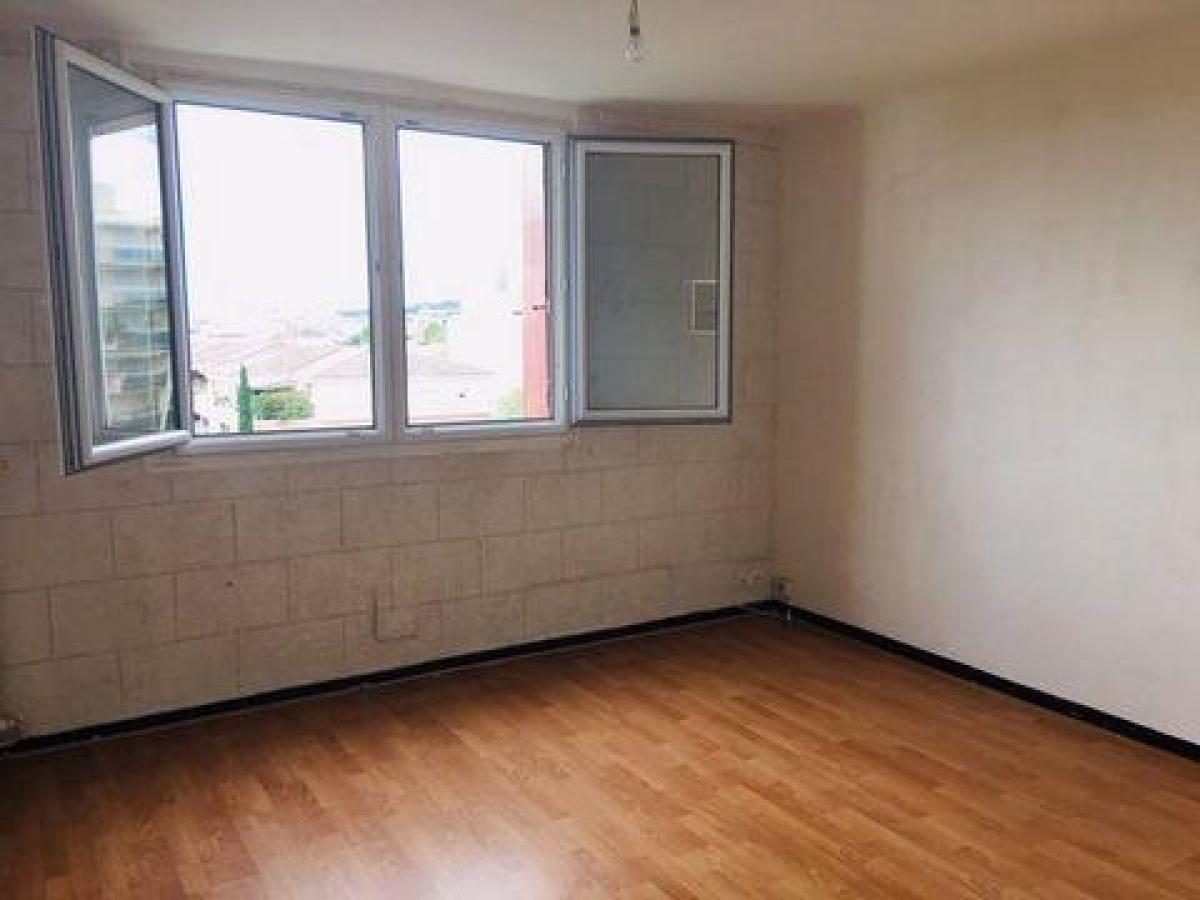 Studio in the Condo in Nimes, France No. 37126