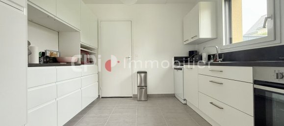 4 bedrooms House in Saint-Meloir-des-Ondes, France No. 189970 2