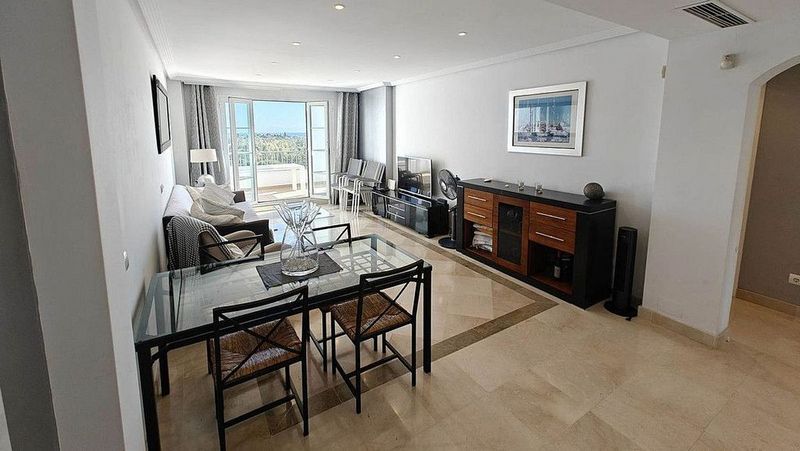 Ático de 3 dormitorios en Los Arqueros, Spain No. 234852