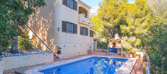 4 bedrooms Villa in Altea, Spain No. 4425 2